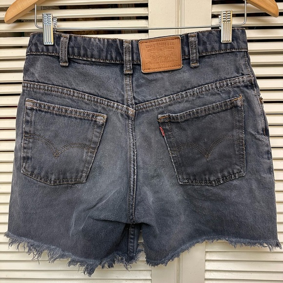 Distressed Levi’s 531 Jean Shorts Size 27 (?) - Picture 3 of 13